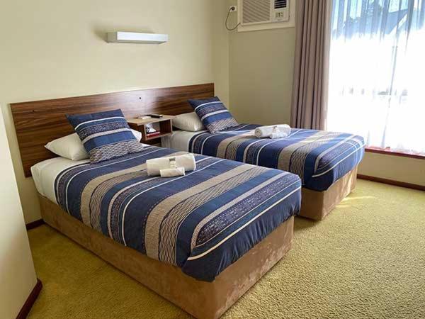 Donnybrook Motel Bagian luar foto