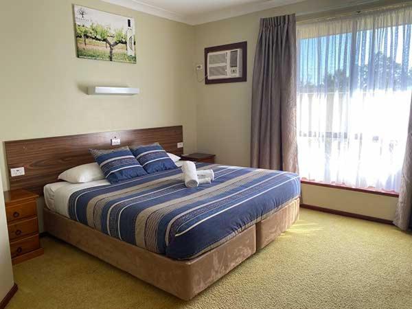 Donnybrook Motel Bagian luar foto