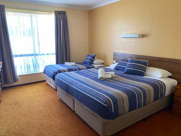Donnybrook Motel Bagian luar foto